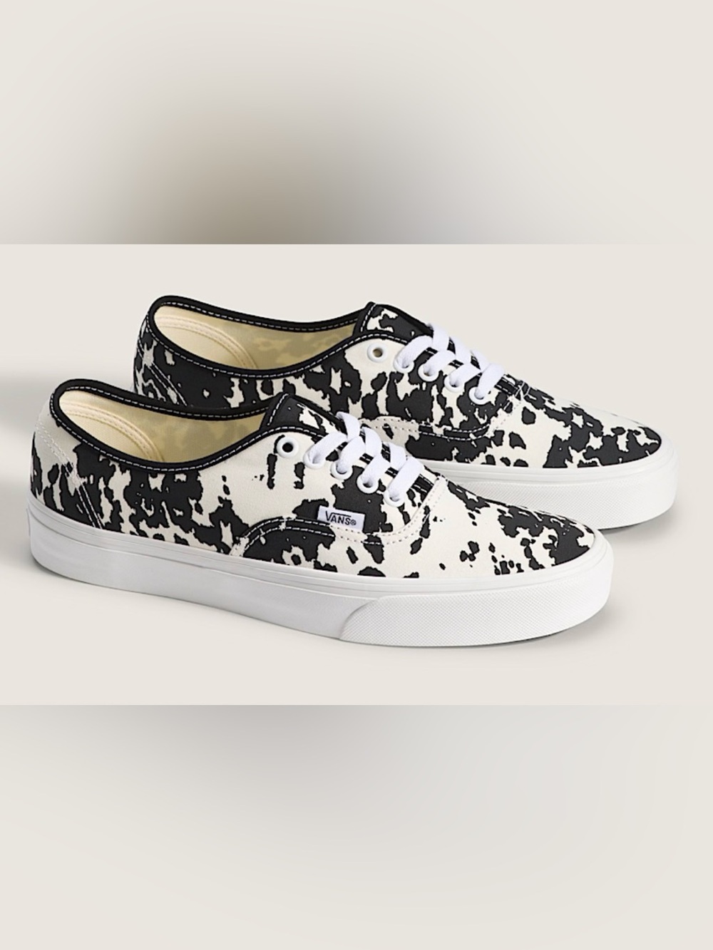 •VANS•NWT COW PRINT BLACK & MARSHMALLOW WHITE LACE UP SNEAKERS 7.5